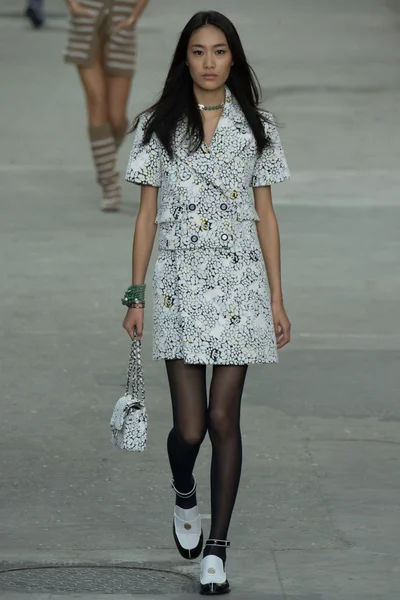 Look 50